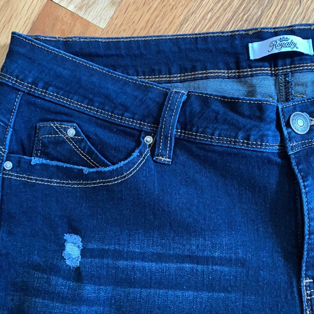 🌸ROYALTY MID RISE BOOT JEANS🌸 - Picture 3 of 5